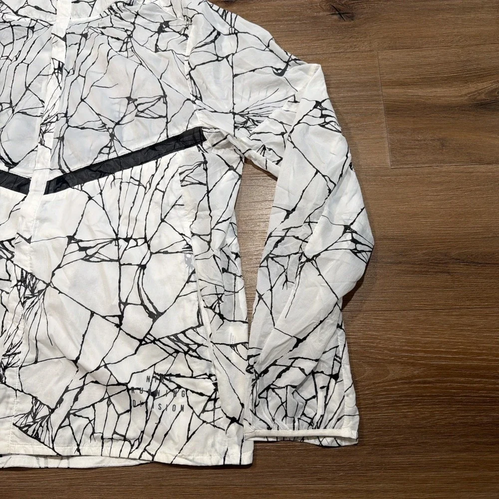 Nike Mens LARGE Run Division Pinnacle Running Jacket DA1286-100 White Black Mesh